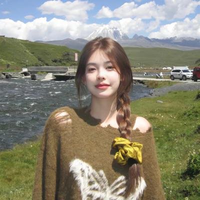 照片中的女孩